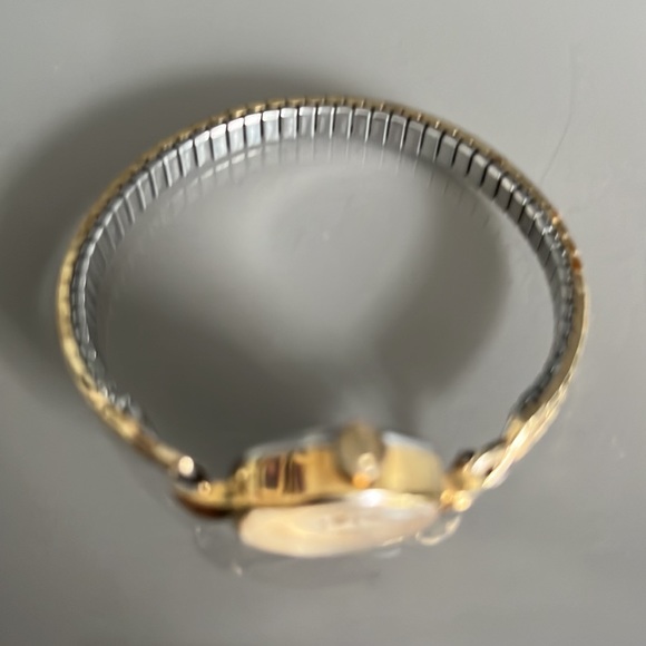 Caravelle Gold Tone Ladies Vintage Watch - Picture 7 of 15